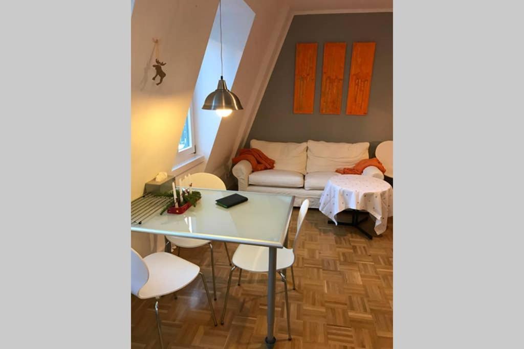 Ferienwohnung Sonnig, modern, zentral mit Parkhaus nebenan checkin123 Wiesbaden Exterior foto